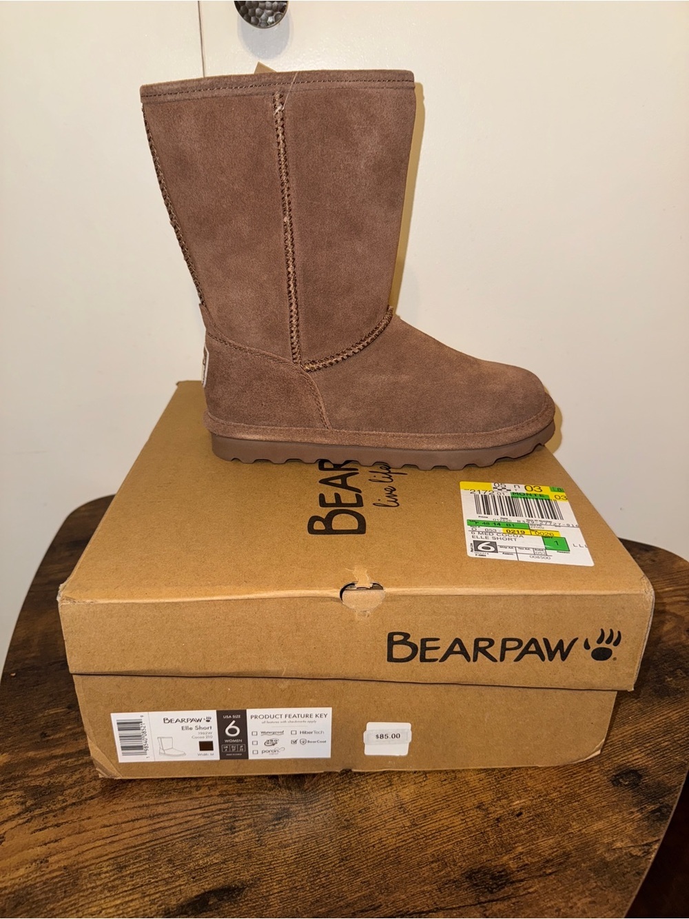 Bearpaw Elle short women boots sz6